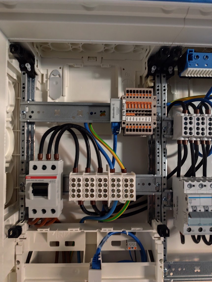 §14a EnWG technische Umsetzung – Steuerklemmen und RJ45-Buchse im Zählerschrank