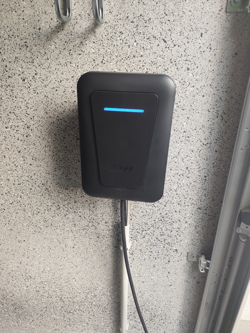 Hager Witty One Wallbox in Troisdorfer Garage – Installation durch Dymbol Elektrotechnik